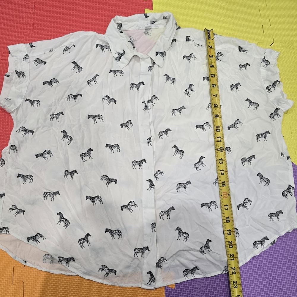 Jane + Delancey Zebra Print Shirt Womens XL White Short Sleeve Button Up Rayon
